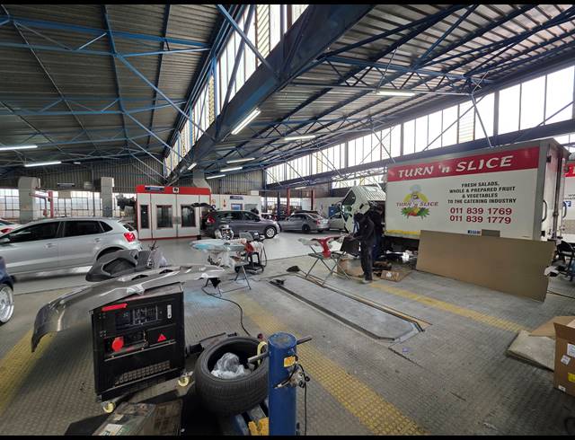 1,300M² WAREHOUSE FOR SALE IN BOOYSENS RESERVE